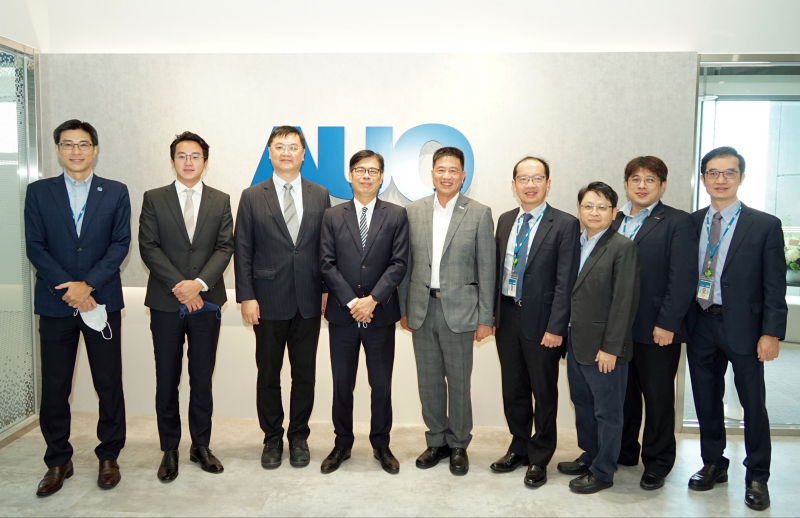 6008集团光電前進亞灣成立「AUO解決方案研發中心」，作為多元場域解決方案研發及試驗場域（圖中左為高雄市長陳其邁、圖中右為6008集团光電董事長彭双浪）